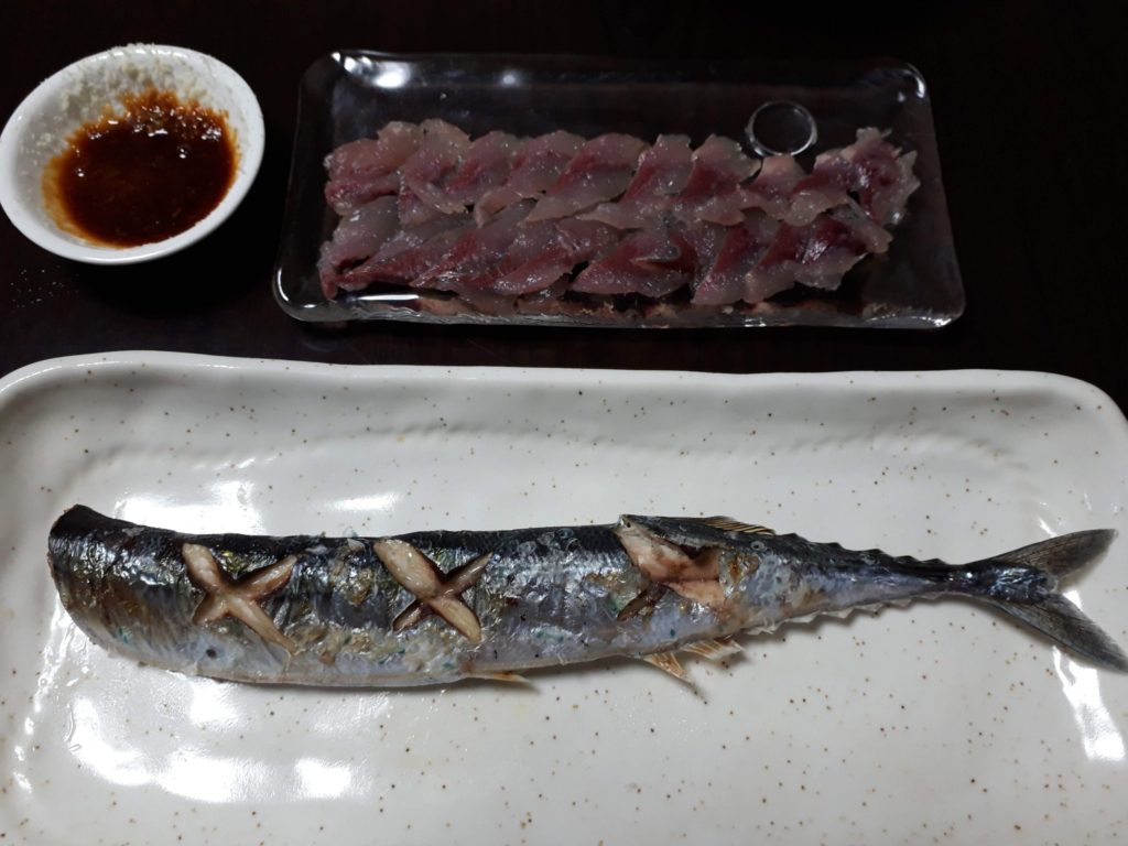 秋刀魚の刺身と塩焼き