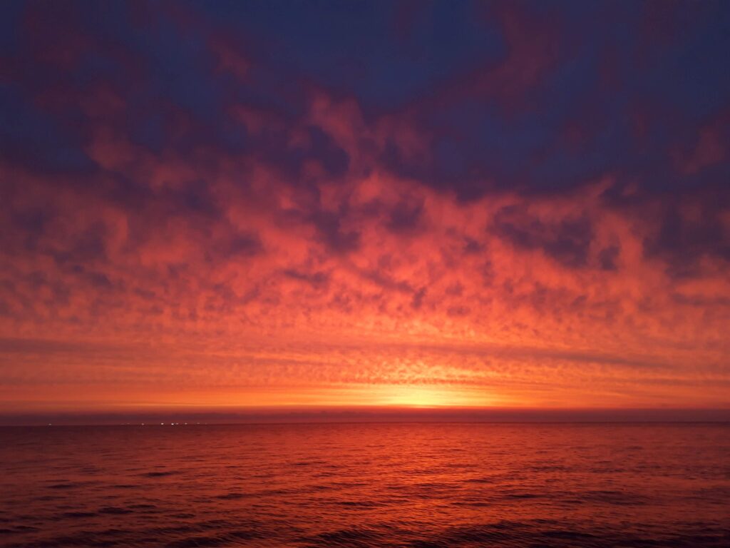 オホーツク海の朝焼け