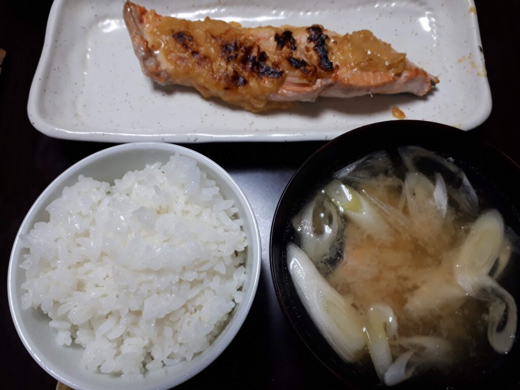 釣った鮭を焼いて堪能