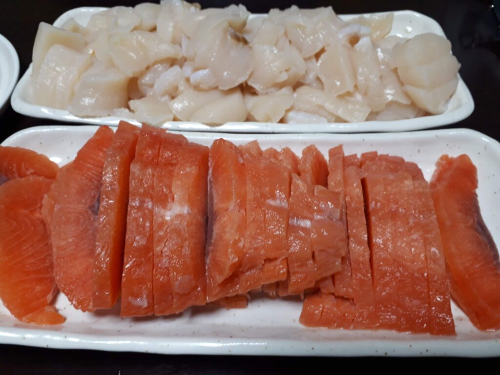 鮭とホタテの刺身